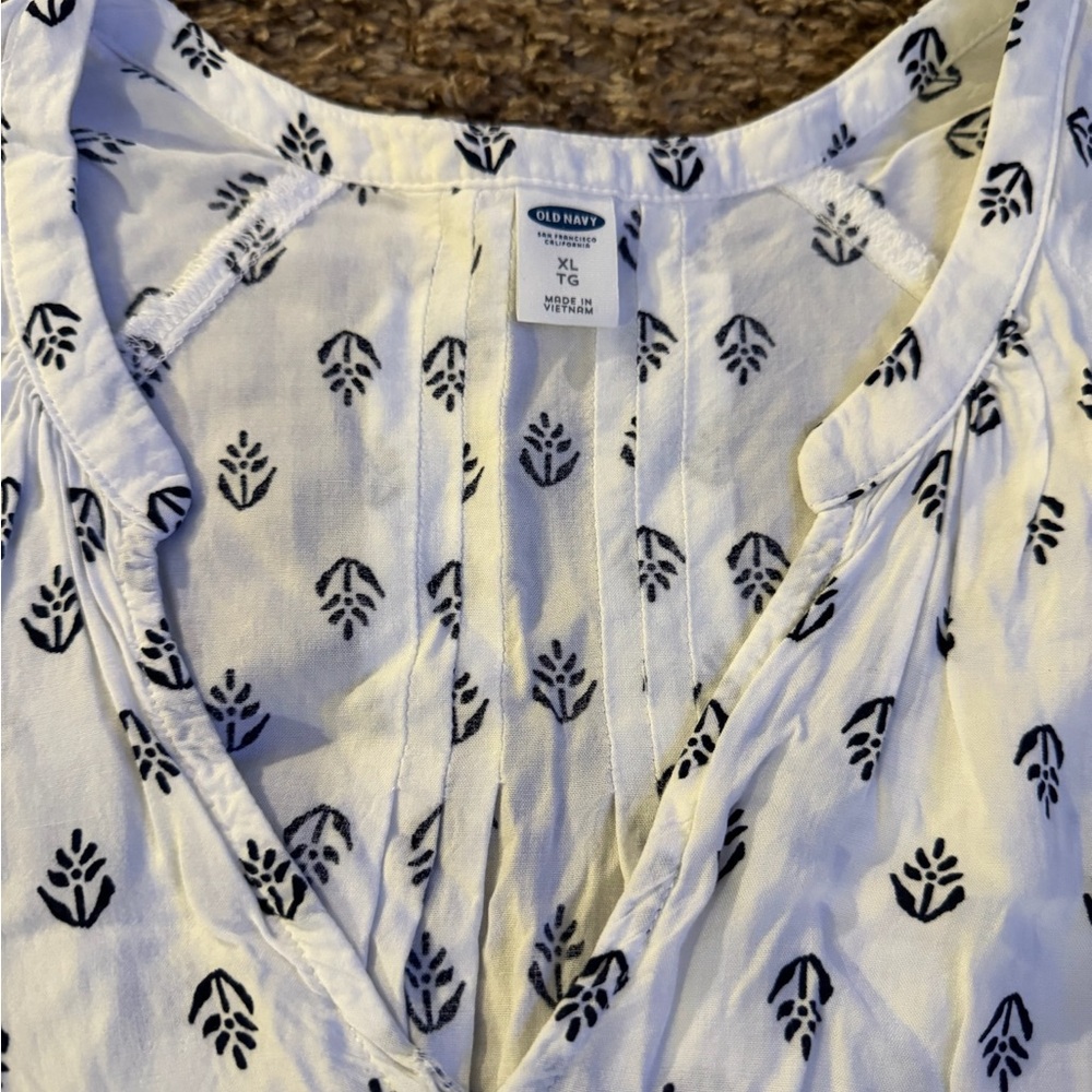 Old Navy Black and White Floral Blouse